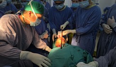 Giành lại sự sống cho nam sinh bị thanh sắt xuyên qua mặt