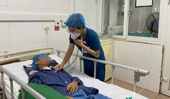  Chàng trai 19 tuổi hồi tỉnh sau 4 lần ngừng tim, mẹ bật khóc cảm ơn bác sĩ đã tạo "phép màu"