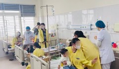 Trẻ nhỏ nhập viện dồn dập vì cúm A: Đừng để cảm cúm hóa thành cơn nguy kịch