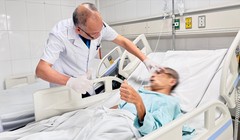 Kỳ tích y khoa hiếm gặp: 3 vi phẫu siêu tinh vi trong một ca cấp cứu