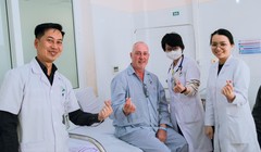 Người nước ngoài đầu tiên được vi phẫu thanh quản bằng laser CO2 tại BV Đức Giang