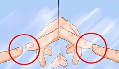 Nếu có khe hở giữa ngón tay và hình ảnh phản chiếu trong gương, đó là một tấm gương bình thường