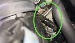 Dấu vết chuột cắn phá trong chiếc Honda Civic. Ảnh: David Albin