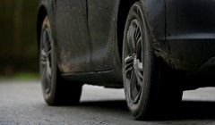 Lốp xe là một trong những thủ phạm gây ô nhiễm môi trường. Nguồn: Yahoo News UK.