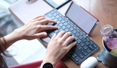 Chiến dịch “Gói cứu trợ VRW” ra đời với sứ mệnh kêu gọi cộng đồng công nghệ Việt đồng lòng, chung tay để hỗ trợ tối đa các doanh nghiệp vượt qua khó khăn do dịch Covid-19 gây ra (Ảnh minh họa: Hải Đăng)