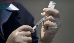 Nhà khoa học người Anh đưa ra cảnh báo về vắc -xin ngừa Covid-19. Ảnh: Internet