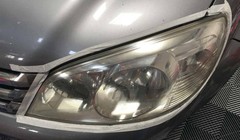 Sau một thời gian sử dụng sẽ dễ dàng nhận thấy đèn pha bắt đầu có dấu hiệu xuống cấp và ố vàng