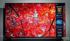 Mẫu 8K 75 inch Nano95 năm nay có giá 135 triệu đồng trong khi model tương đương SM9900 năm ngoái là 200 triệu đồng. Ảnh: Tuấn Anh