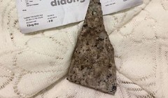 Mua iPhone 12 Pro Max nhận được cục đá