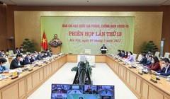 Thủ tướng nhấn mạnh cần thần tốc hơn nữa trong tiêm vaccine theo tinh thần "đi từng ngõ, gõ từng nhà, rà từng người". Ảnh: VGP/Nhật Bắc