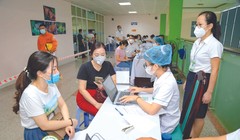 Bệnh nhân cập nhật thông tin cho bệnh án điện tử.