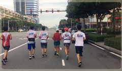 Các runner của Bệnh viện Quốc tế Mỹ (AIH) chạy bộ theo nhóm thường xuyên – Ảnh: NVCC