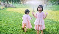 Các em nhỏ nô đùa trong khu đô thị Ecopark