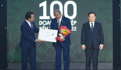Ông Vijay Kumar Pandey, Chủ tịch HĐQT Công ty TH nhận vinh danh Top 100 Doanh nghiệp bền vững Việt Nam 2022.