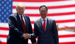 Nhà sáng lập Foxconn Terry Gou và Tổng thống Mỹ Donald Trump. Ảnh: Nikkei Asian Review