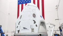 Tàu vũ trụ Crew Dragon của SpaceX. Ảnh: The Verge