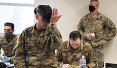 Hệ thống Tăng cường Thị giác tích hợp (IVAS) đang được điều chỉnh để phát hiện nhiệt độ cơ thể trong bối cảnh đại dịch Covid-19. Ảnh: CNN