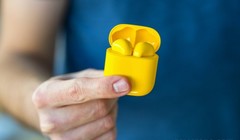 Tài nghe Buds Air của Realme có thiết kế khá giống AirPods của Apple. Ảnh: GSMArena