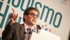 Giáo sư James Breiner là một trong những nhà tư vấn uy tín nhất trong lĩnh vực báo chí và truyền thông số. Ảnh: Miquel Pellicer