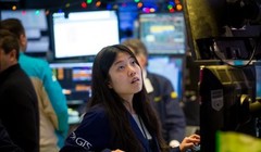 Kiếm lời từ mua cổ phiếu theo tin đồn (Ảnh minh hoạ - Nguồn: Bloomberg)