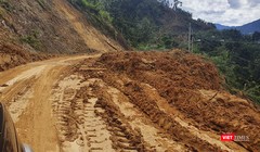 Đường giao thông khu vực miền núi bị sạt lở nghiêm trọng do mưa lũ