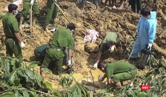 Hiện trường vụ tìm kiếm nạn nhân bị vùi lấp. Ảnh: CA QN.