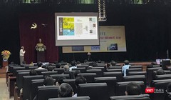 GS.TS.Hồ Tú Bảo - Giám đốc Phòng thí nghiệm Khoa học dữ liệu, Viện nghiên cứu cao cấp về Toán học (kiêm Giám đốc học khoa học Viện John Von Neuman, Đại học quốc gia TP HCM) trình bày tại sự kiện