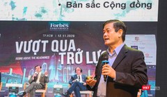 TSKH.KTS. Ngô Viết Nam Sơn trình bày tham luận về định hướng phát triển đô thị Huế.