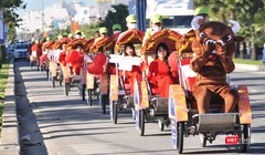 Xích lô du lịch Đà Nẵng trong sự kiện diễu hành trên đường phố Đà Nẵng.