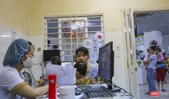 Trẻ đi khám bệnh tại Bệnh viện Phụ sản - Nhi Đà Nẵng