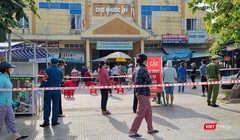 Tiểu thương chọ Phước Mỹ được lấy mẫu xét nghiệm SARS-CoV-2