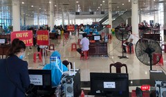 Y tế địa phương tổ chức tiêm vaccine phòng COVID-19 cho người dân