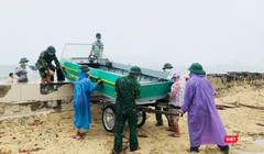 Lực lượng Bộ đội Biên phòng giúp người dân Đà Nẵng ứng phó với bão số 5