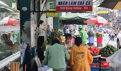 Hàng quán được phục vụ tại chỗ, người dân Đà Nẵng thoải mái đi ăn sáng