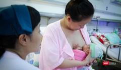 Sản phụ áp dụng kỹ thuật chăm trẻ sinh non theo phương pháp Kangaroo