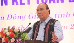 Chủ tịch nước Nguyễn Xuân Phúc phát biểu tại ngày hội đại đoàn kết toàn dân tộc với nhân dân ở xã Ba, huyện Đông Giang, tỉnh Quảng Nam.