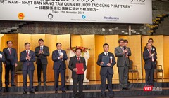 Chủ tịch Hội đồng trường ĐH Đông Á và đại diện Tập đoàn H.I.S tại lễ ký kết dưới sự chứng kiến của Thủ trướng Phạm Minh Chính 