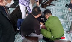 Ông Võ Văn Cường - Giám đốc Công ty TNHH MTV Land Hà Hải uống thuốc tự tử giữa toà