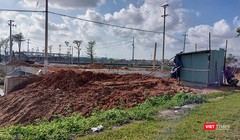 Một góc dự án Khu phố chợ Chiên Đàn (xã Tam Đàn, huyện Phú Ninh, tỉnh Quảng Nam) đang thi công nham nhở 