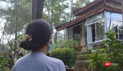 Phật tử bái vọng về nơi Thiền sư Nhất Hạnh viên tịch tại Tổ đình Từ Hiếu