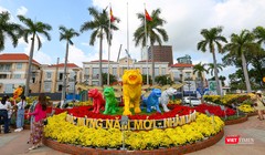 Phân đoạn "Truyền thuyết ngũ hổ," với đại cảnh "Hổ Ngũ hành" thể hiện 5 linh vật hổ của năm trên đường hoa Bạch Đằng (TP Đà Nẵng)