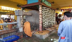 Kim quan Thiền sư Thích Nhất Hạnh chuẩn bị cho lễ Trà Tỳ