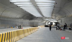 Bên trong hầm chui phía tây cầu Trần Thị Lý