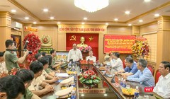 Chủ tịch nước Nguyễn Xuân Phúc phát biểu tại chuyến thăm Phòng Cảnh vệ miền Trung (Bộ Tư lệnh Cảnh vệ) đóng tại Đà Nẵng nhân kỷ niệm 5 năm ngày thành đơn vị