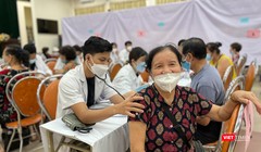 Bác sĩ Hội Thầy thuốc trẻ Hà Nội khám sức khỏe cho người có công với cách mạng trên địa bàn quận Đống Đa (Hà Nội)