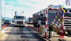Trạm thu phí trên cao tốc Đà Nẵng - Quảng Ngãi ùn tắc trong ngày đầu áp dụng thu phí không dừng