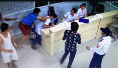 Một vụ bác sĩ bị hành hung (Ảnh LEMAI)