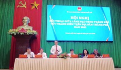 Ông Võ Lê Nhật - Chủ tịch UBND TP Huế chủ trì chương trình đối thoại với thanh niên về chuyển đổi số (Ảnh thuathienhue.gov.vn)