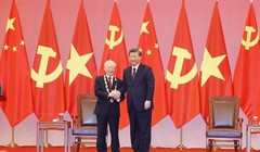 Tổng Bí thư, Chủ tịch Trung Quốc Tập Cận Bình trao Huân chương Hữu nghị tặng Tổng Bí thư Nguyễn Phú Trọng (ảnh TTXVN)