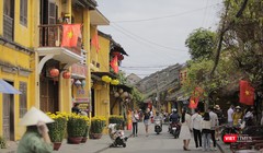 Du khách đổ về Hội An trong ngày đầu năm mới Quý Mão 2023